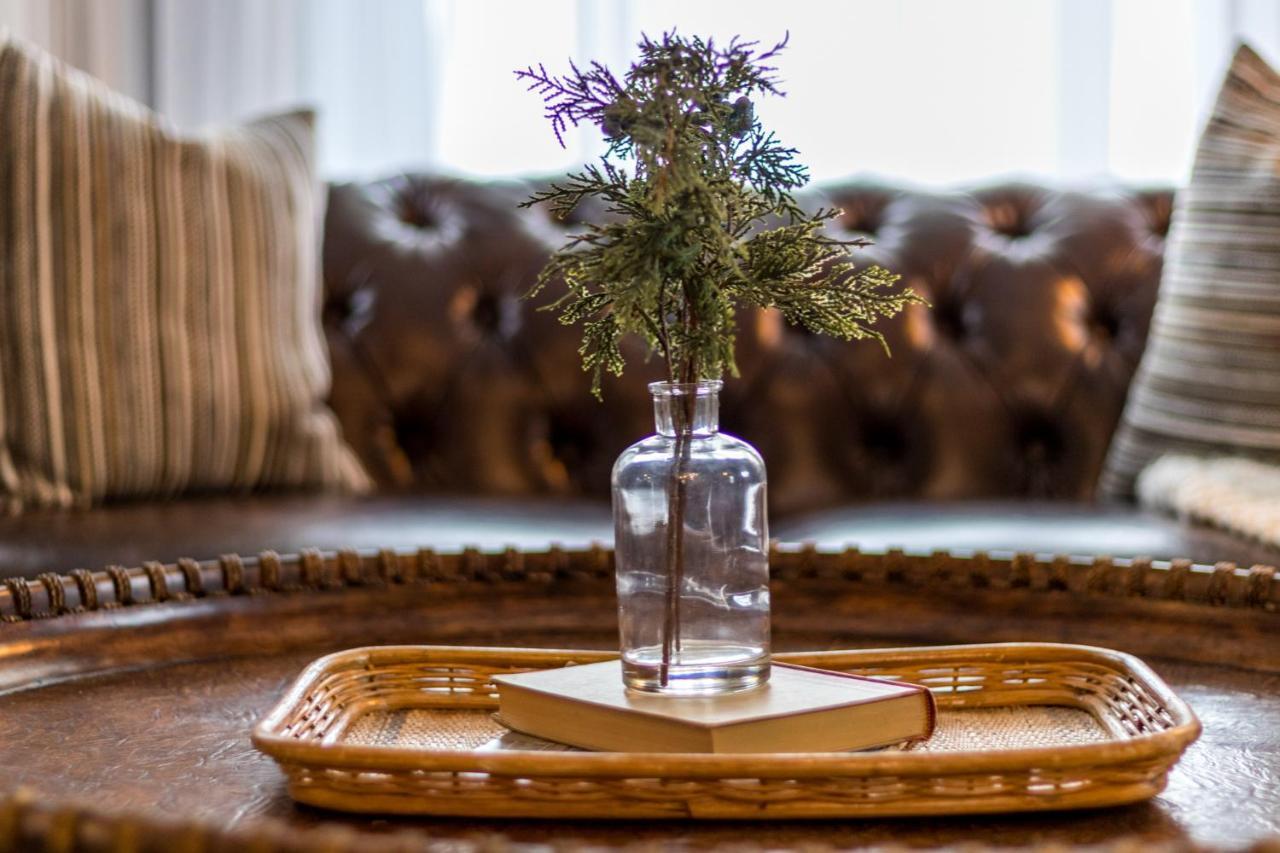 Enchanting Bungalow - 2Br Historic Hidden Gem Ксения Экстерьер фото